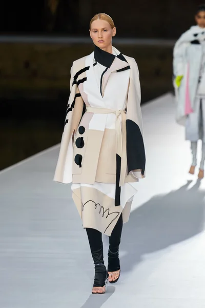 Look 28
